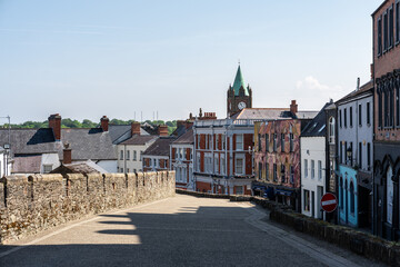 Häuser neben der Stadtmauer von Londonderry Derry Stadt Nordirland County Derry