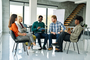 psychotherapy meeting support woman therapy psychology business office entrepreneur teamwork creative startup friendship group  leader coach psychologis communication help circle advice