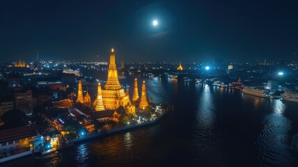 Fototapeta premium Take photos of the beautiful Wat Arun Ratchawararam Ratchawarawihan in Bangkok, Thailand.