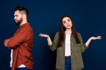 Photo of gloomy grumpy couple wife husband dont know solve conflict crisis isolated on dark blue color background