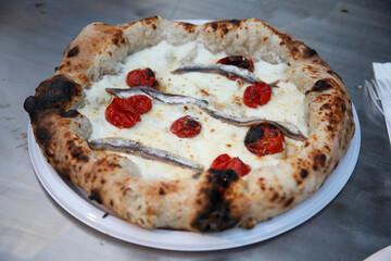 PIZZA BIANCA CON ACCIUGHE