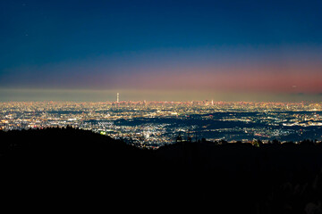 Obraz premium 小仏城山からの初日の出前の夜景