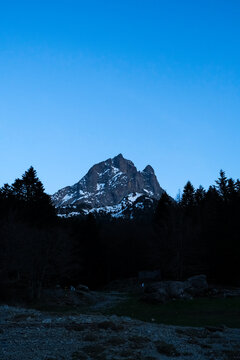 Pic du midi d'Ossau au couch&eacute; du soleil