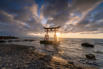 北海道　初山別　金比羅神社　鳥居　夕日　星空