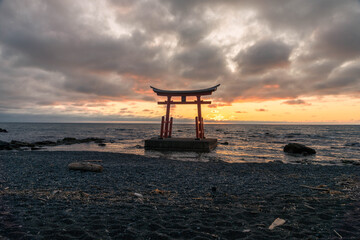 北海道　初山別　金比羅神社　鳥居　夕日　星空