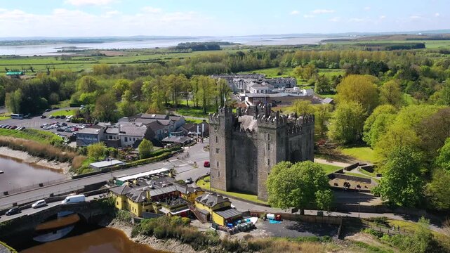 15th-century Bunratty castle in Co. Clare, Ireland