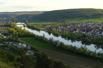 Abend über dem Naturschutzgebiet Grainberg-Kalbenstein am Main bei Karlstadt, Landkreis...