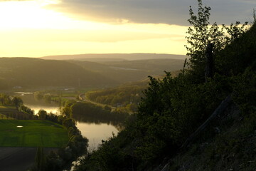 Abend über dem Naturschutzgebiet Grainberg-Kalbenstein am Main bei Karlstadt, Landkreis...