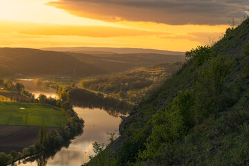 Abend über dem Naturschutzgebiet Grainberg-Kalbenstein am Main bei Karlstadt, Landkreis...