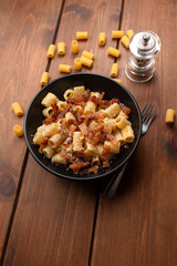 Pasta alla carbonara, ricetta tradizionale della cucina romana, cibo italiano, gastronomia europea 