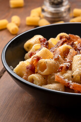 Pasta alla carbonara, ricetta tradizionale della cucina romana, cibo italiano, gastronomia europea 