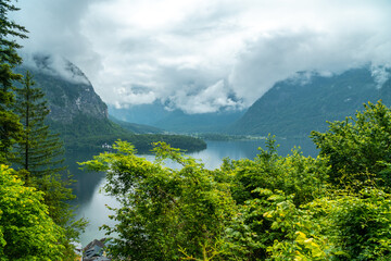 Hallstätter See, Bergpanorama und Obertraun in Hallstatt im Sommer Salzkammergut