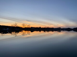 Obraz premium Sunset over the river