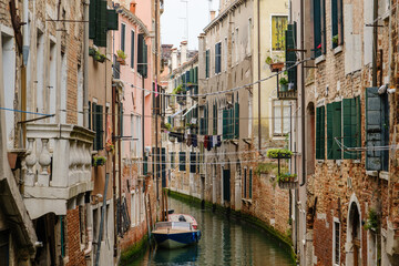 Venetian Charm: Discovering the Hidden Gems of Venice’s Streets