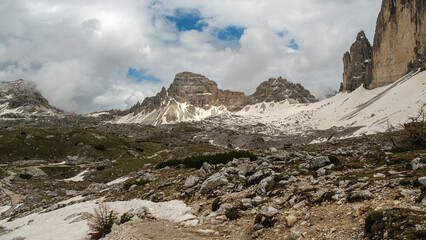 Obraz premium Snow and Fog on Tre Cime Circuit: June's Dolomite Majesty