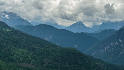 Obraz premium Epic Dolomite Views from the Hiking Trail to Lago di Sorapis