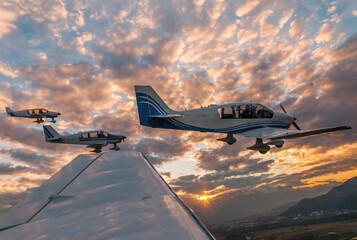 La formation est pr&Atilde;&ordf;te, on tourne, on va tout droit, on reste bien align&Atilde;&copy;, tout &Atilde;&sect;a au coucher du soleil, c'est un moment magique &Atilde;&nbsp; vivre !