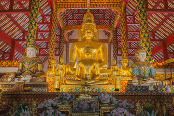 Fototapeta premium Golden Buddha statue at Wat Suan Dok