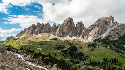 Obraz premium Majestic Cir Group: Stunning Dolomite Views from the Sella Group Trail