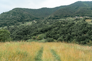 Serene Italian Countryside: Lush Mountains Draped in Green
