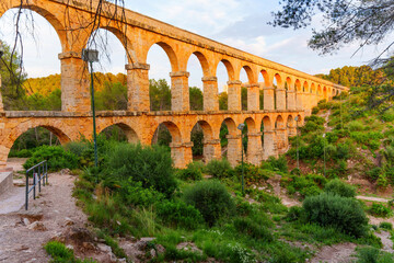 Obraz premium Impressive Roman Aqueduct Structure in Tarragona, Spain