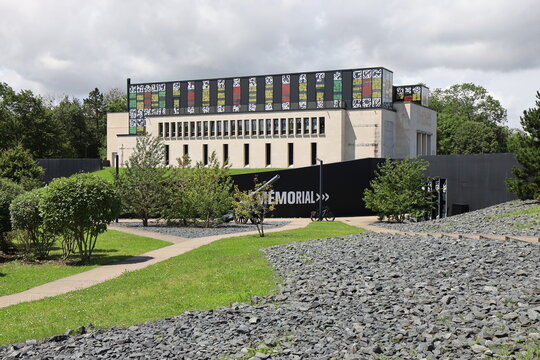 Le m&eacute;morial de Verdun, vue de l'ext&eacute;rieur, ville de Fleury devant Douaumont, d&eacute;partement de la Meuse, France
