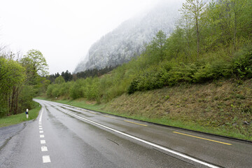Fototapeta premium La route de Lauterbrunnen Suisse
