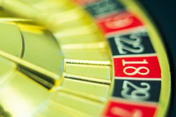 Obraz premium Close up shot of a spinning roulette. Presentation of a luxury casino roulette wheel with a yellow spinning fireball. Polished, elegant roulette with golden elements in Las Vegas.