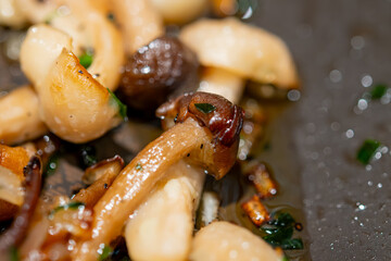 Roasted with onion white and brown shimeji edible mushrooms native to East Asia, buna-shimeji is widely cultivated and rich umami tasting compounds