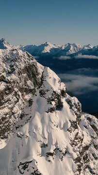 Invierno en la Monta&ntilde;a - Drone Video Vertical