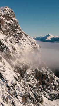 Invierno en la Monta&ntilde;a - Drone Video Vertical