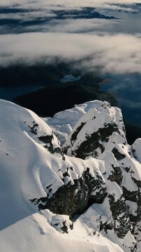 Invierno en la Monta&ntilde;a - Drone Video Vertical