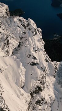 Invierno en la Monta&ntilde;a - Drone Video Vertical