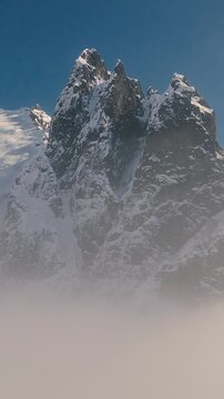 Invierno en la Monta&ntilde;a - Drone Video Vertical