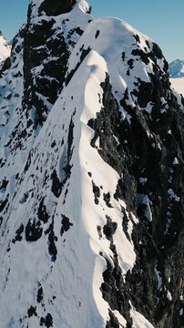 Invierno en la Monta&ntilde;a - Drone Video Vertical