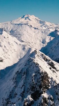 Invierno en la Monta&ntilde;a - Drone Video Vertical