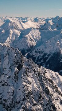 Invierno en la Monta&ntilde;a - Drone Video Vertical