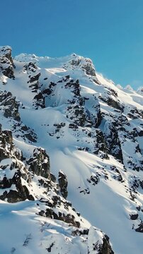 Invierno en la Monta&ntilde;a - Drone Video Vertical