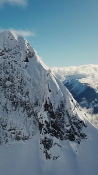 Invierno en la Monta&ntilde;a - Drone Video Vertical