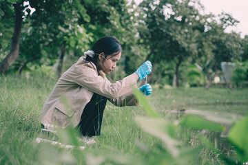 The outdoor woman scientist conducts medical research in the field of chemistry, exploring new avenues in medicine and advancing scientific knowledge.