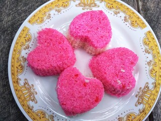 Sengkulun is a sticky rice cake, a traditional Indonesian cake made from rice flour and grated coconut