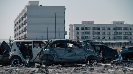 destroyed cars in a city lost in the war in Ukraine