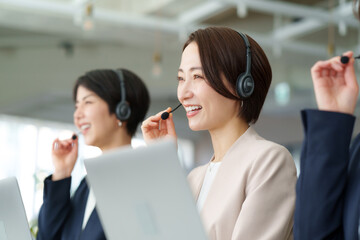 女性　オペレーター