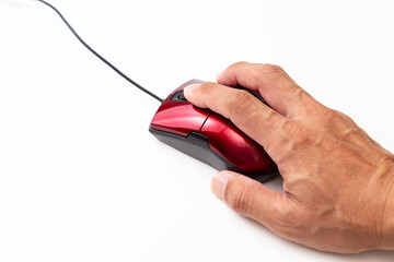 白背景にマウスを使う男性の手