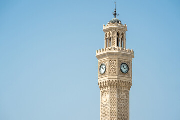 Obraz premium Izmir Clock Tower located in Izmir Konak square on a sunny day