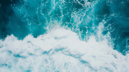 Naklejka premium Waves crashing from overhead