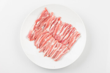   The meat attached to the joint between the neck and loin of a pig. It is a pentagon-shaped piece of meat the size of a person's palm.