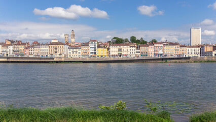 Obraz premium Panorama de la ville de Macon, Bourgogne.