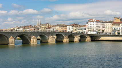 Les quais de la ville de Macon et le Pont St-Laurent