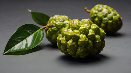 Obraz premium Photo of ripe noni fruit isolated photo, fresh organic noni fruits